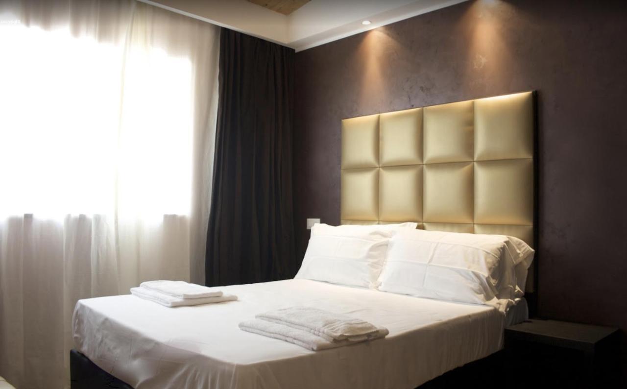 2LeoniMHotel Città Sant'Angelo Esterno foto