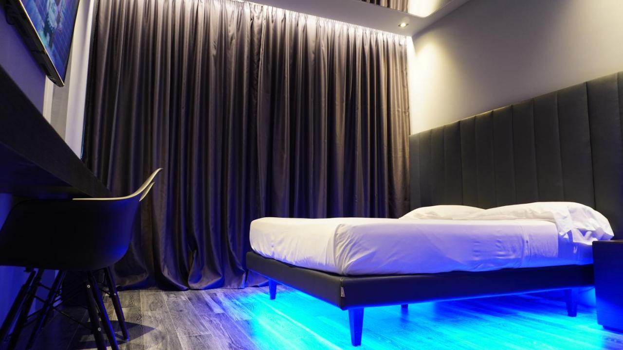 2LeoniMHotel Città Sant'Angelo Esterno foto