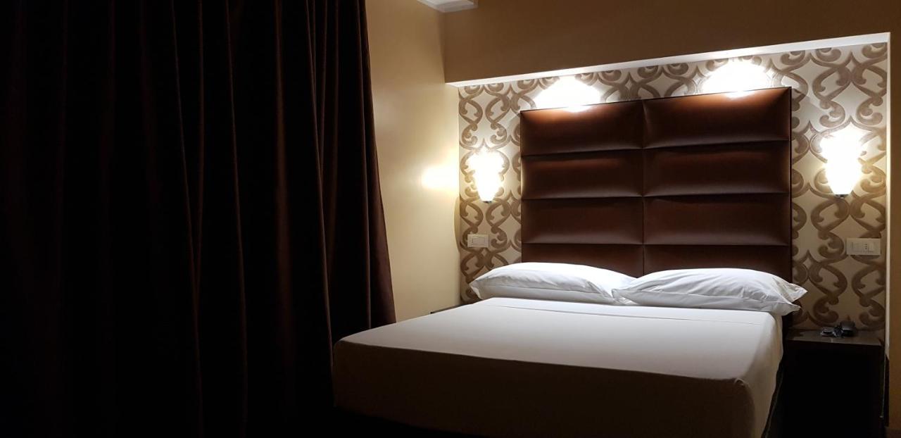 2LeoniMHotel Città Sant'Angelo Esterno foto