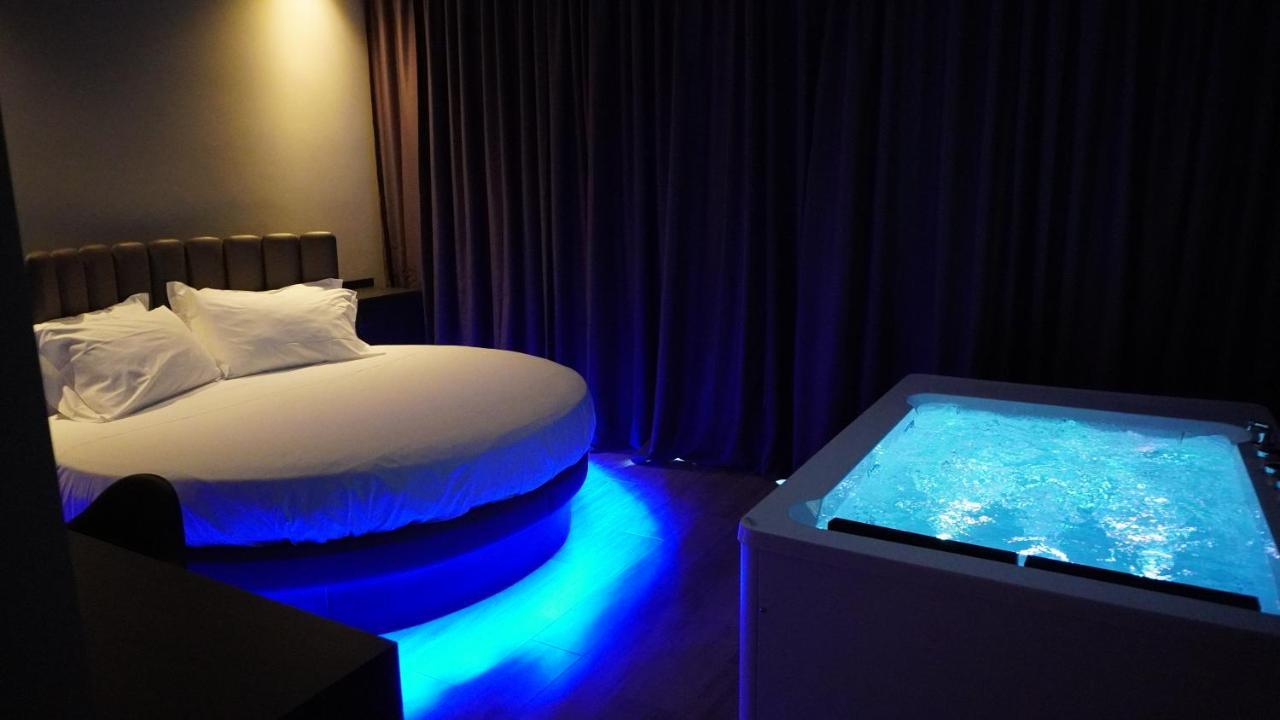 2LeoniMHotel Città Sant'Angelo Esterno foto