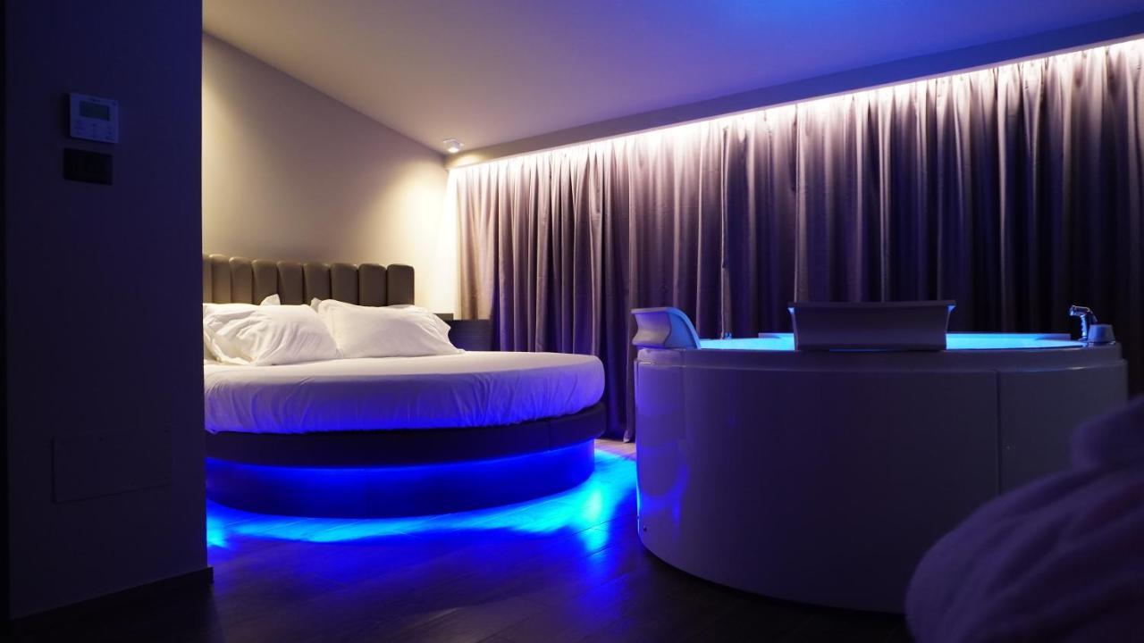 2LeoniMHotel Città Sant'Angelo Esterno foto