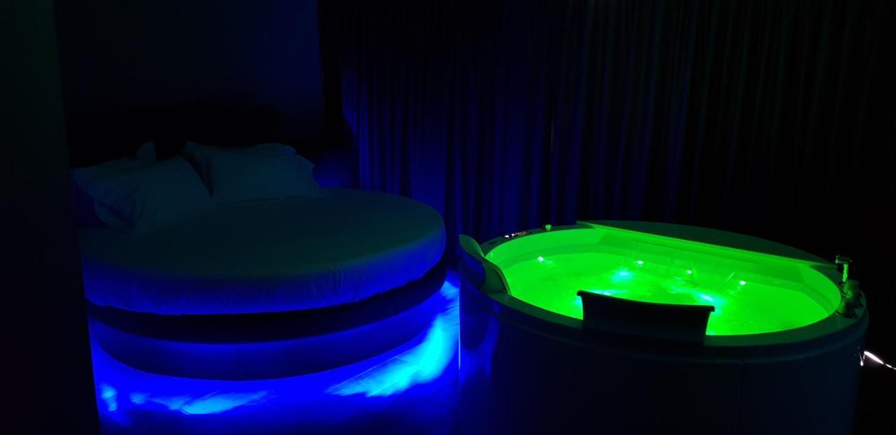 2LeoniMHotel Città Sant'Angelo Esterno foto